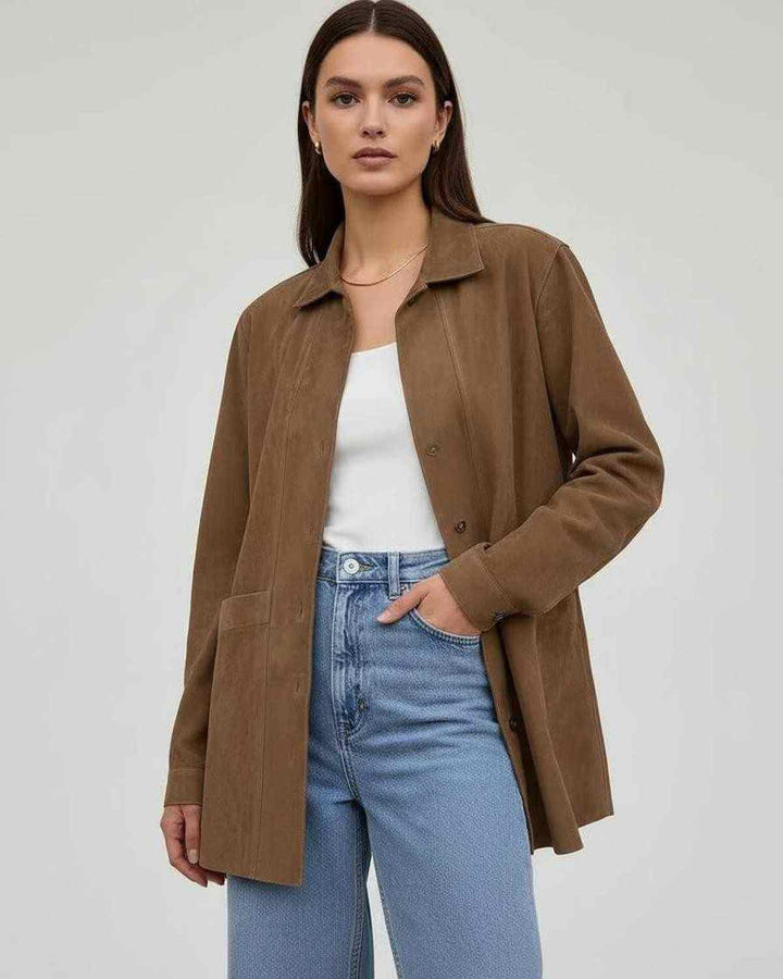 Chaqueta oversize de mujer blanca, versátil, estilo moderno y casual, perfecta como abrigo de otoño.