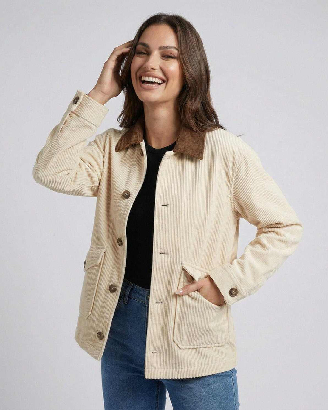 Chaqueta Sienna oversized blanca para mujer, perfecta para otoño. Estilo casual y cómodo, prenda de abrigo moderna.
