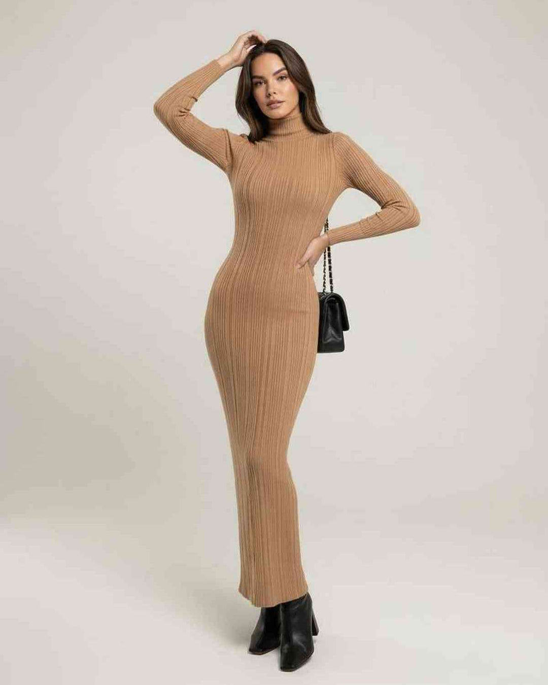 Vestido de mujer Sienna, corte maxi y textura acanalada beige. Perfecto para atuendos de otoño-invierno.