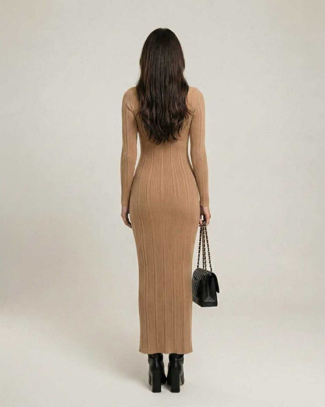 Vestido largo de mujer Sienna, diseño minimalista y acanalado en tono beige. Moda femenina elegante y cómoda.