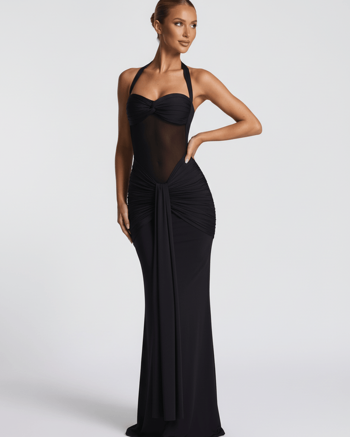 Vestido largo blanco de mujer, estilo sirena, sin mangas, escote halter y delicada malla. Moda elegante.