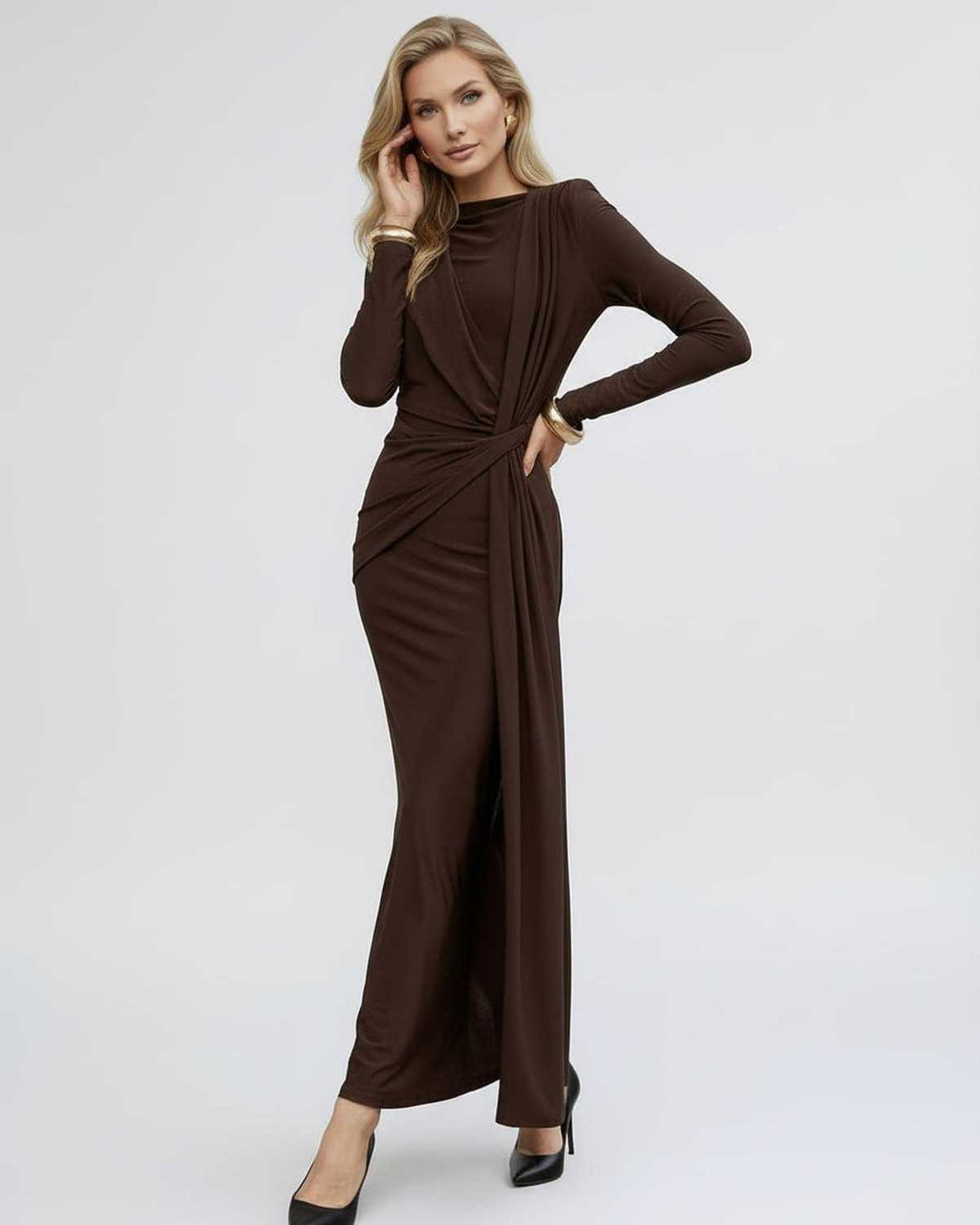 Vestido bodycon para mujer en tono marrón sienna. Diseño maxi y elegante, perfecto para eventos formales.