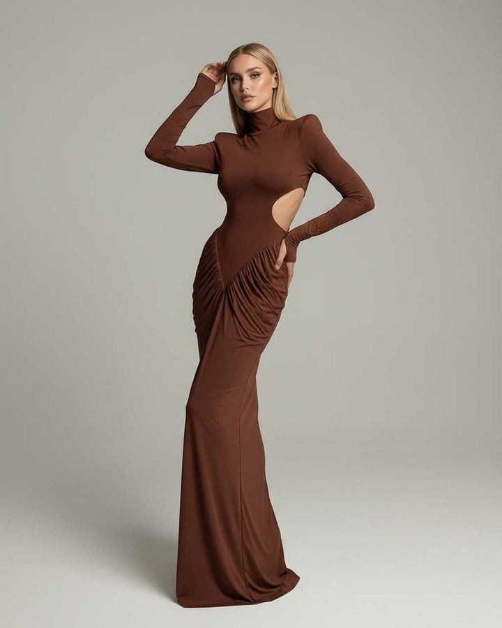 Vestido elegante marrón con espalda abierta, manga larga y corte maxi para mujer.