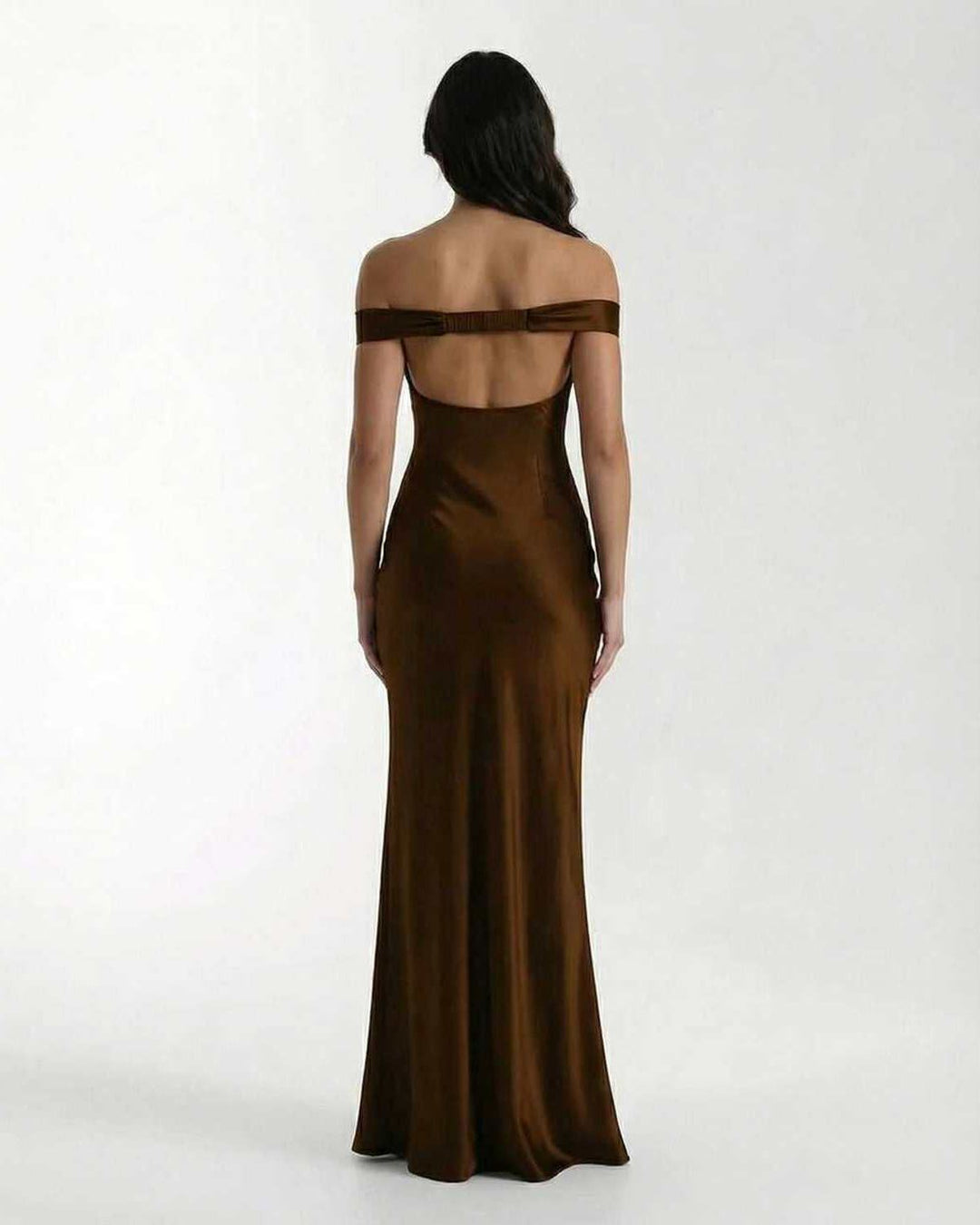 Vestido largo formal hombros descubiertos para mujer, tono marrón. Perfecto para ocasiones especiales.