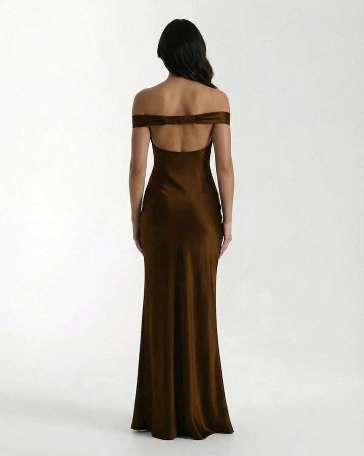 Vestido largo formal hombros descubiertos para mujer, tono marrón. Perfecto para ocasiones especiales.