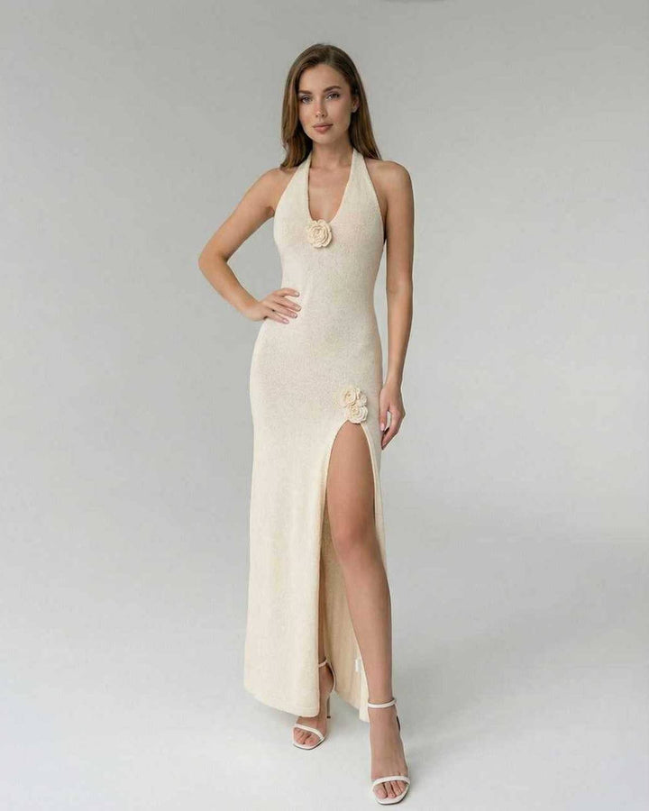 Vestido maxi halter blanco floral para mujer, elegante y sin mangas, ideal para fiesta o noche de verano.