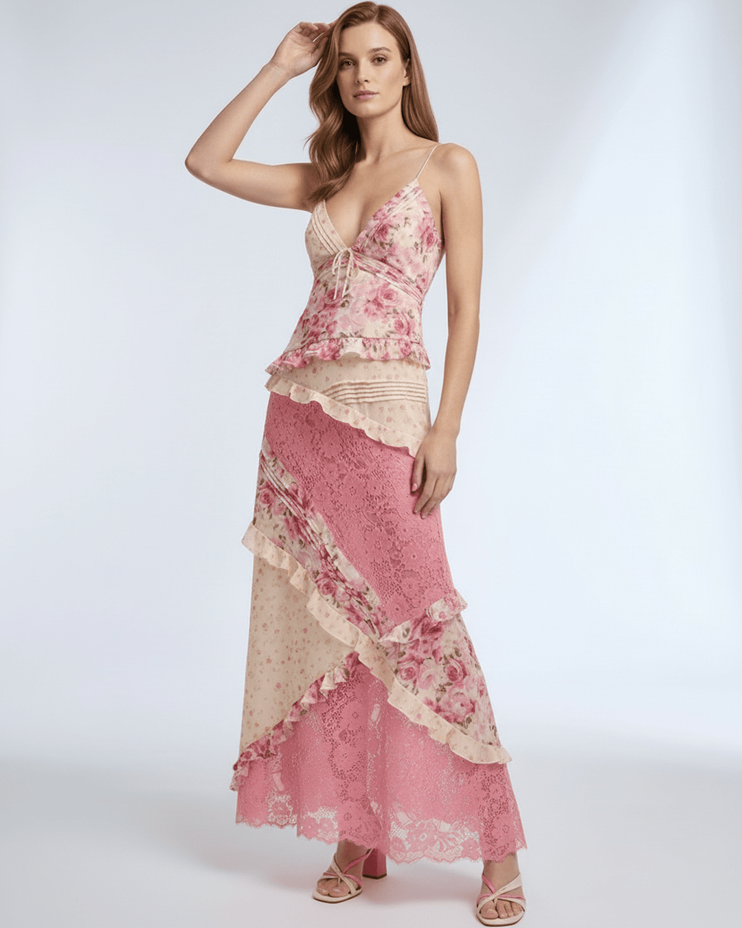 Vestido maxi floral elegante con estampado, escote V y volantes delicados, ideal para mujer.
