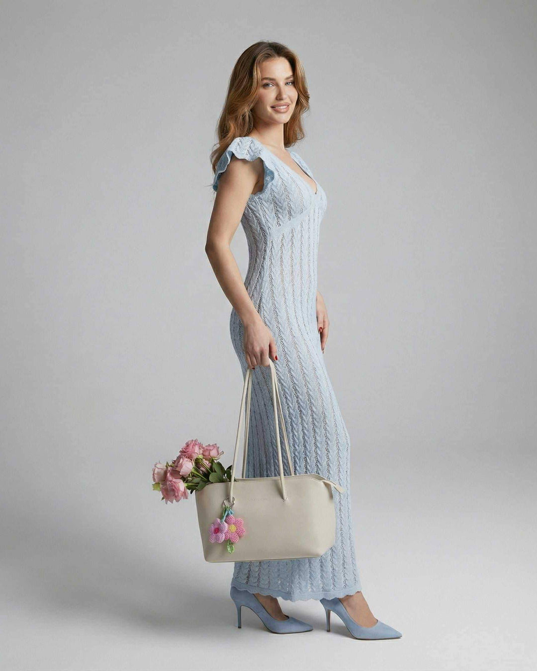 Vestido maxi para mujer, color azul claro, con escote en V y detalle de mangas volantes, perfecto verano.