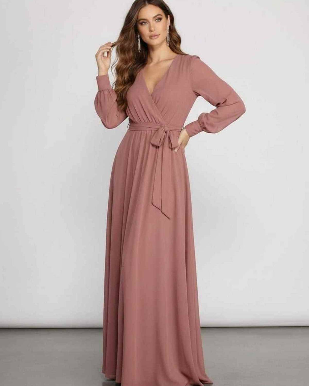 Vestido de gala elegante para mujer, rosa empolvado, estilo maxi con silueta A-Line y manga larga.