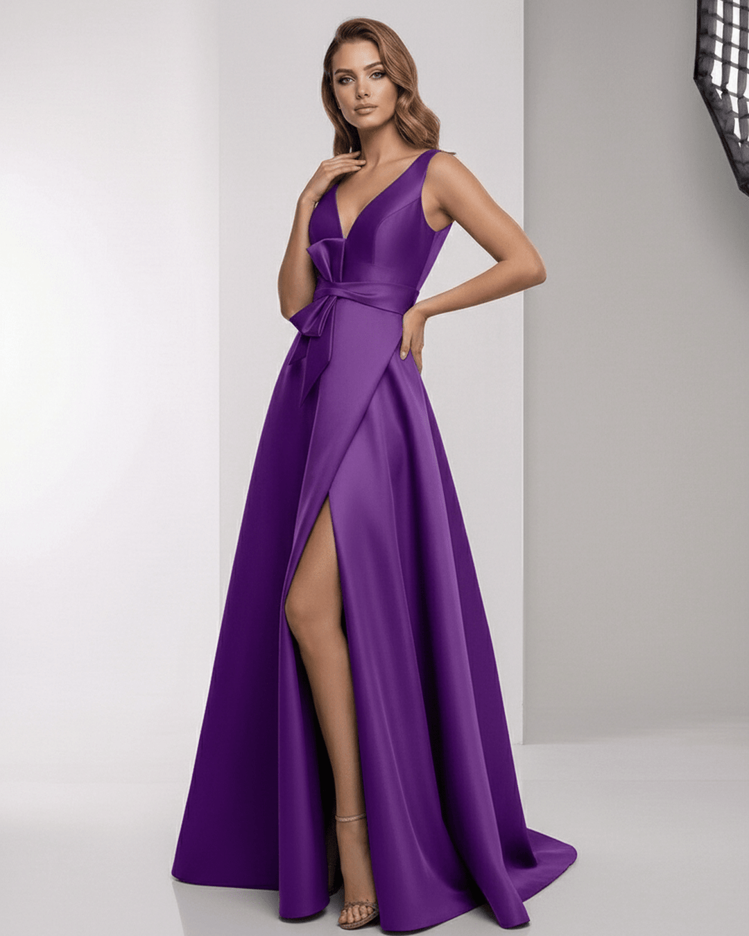 Vestido maxi púrpura para mujer, estilo elegante y sofisticado con abertura para noche.