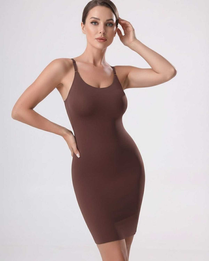 Vestido mini blanco Sienna, ideal para mujer. Estilo ajustado, sin mangas y elegante, perfecto para un look casual de verano.