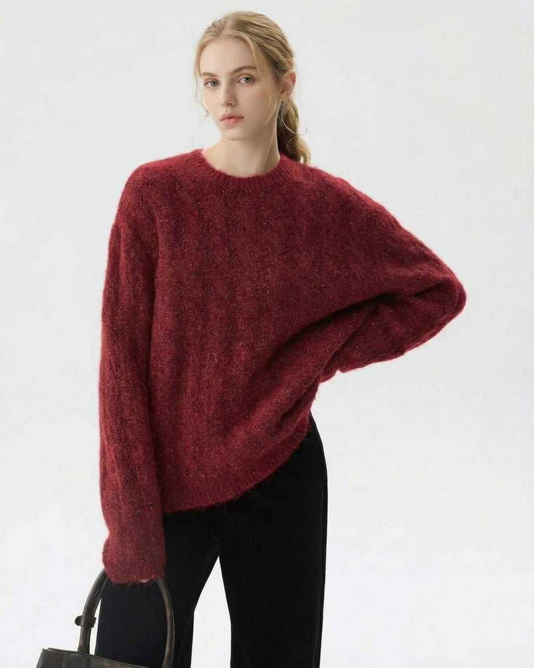 Suéter de mujer blanco Sienna, diseño elegante y versátil, esencial para tu armario de otoño-invierno.