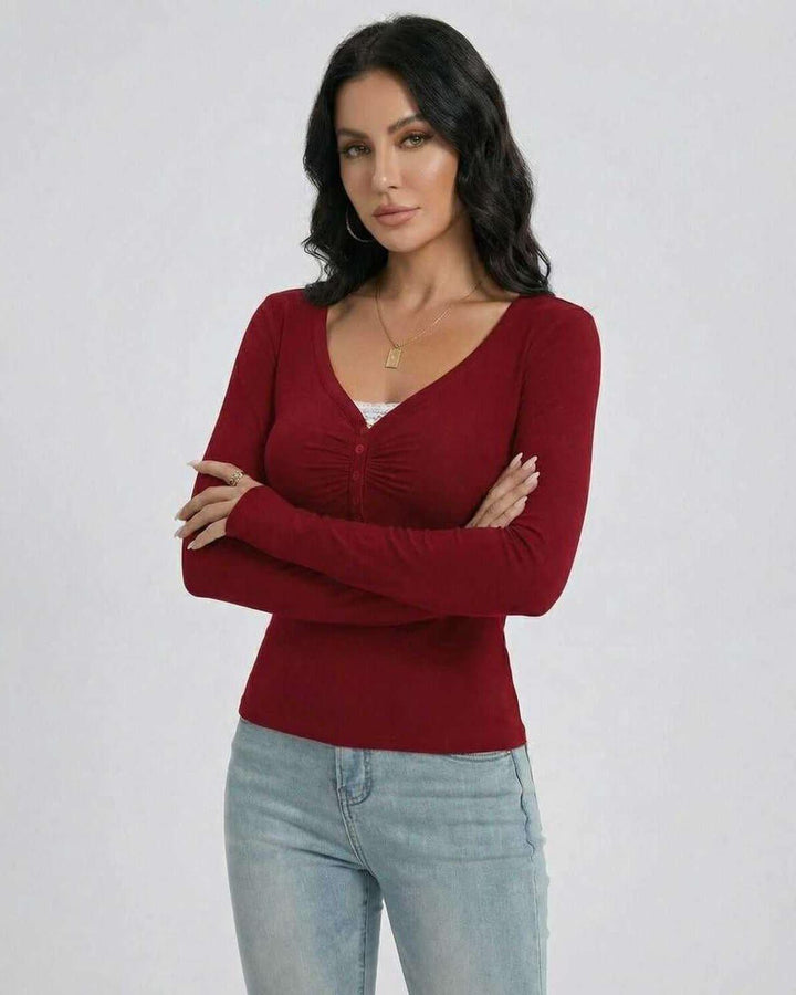 Suéter blanco ajustado de mujer con botones decorativos, cuello V, manga larga, para invierno.