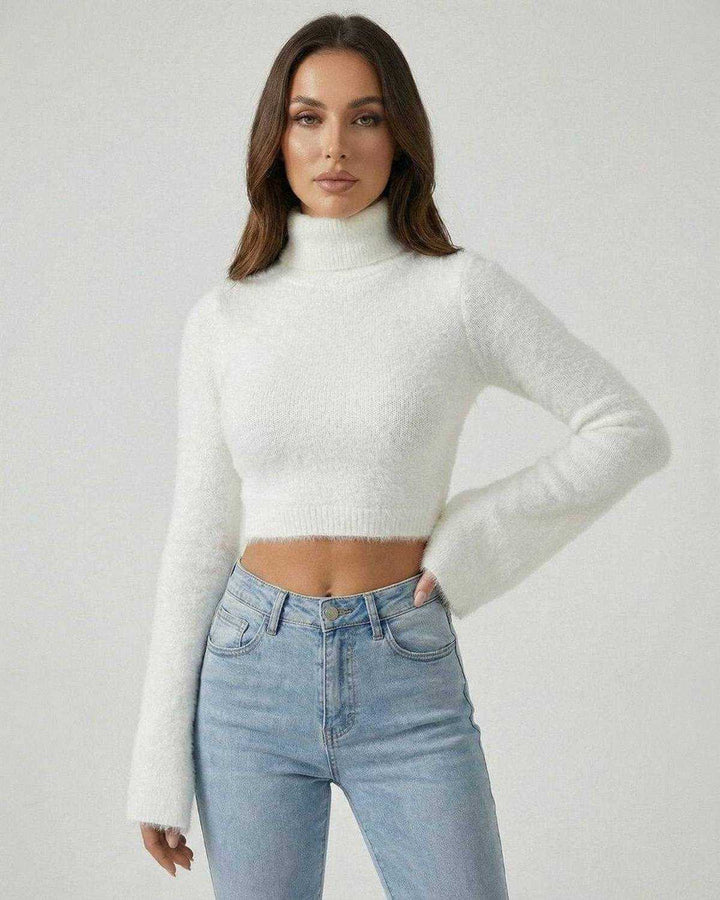 Pullover blanco de cuello alto para mujer, estilo minimalista, manga larga, ideal como prenda de capas para el frío.