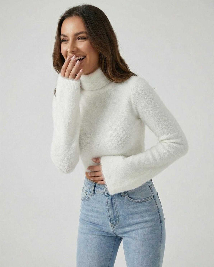 Suéter de cuello alto blanco básico para mujer, manga larga, de punto, ideal para un estilo elegante en invierno.