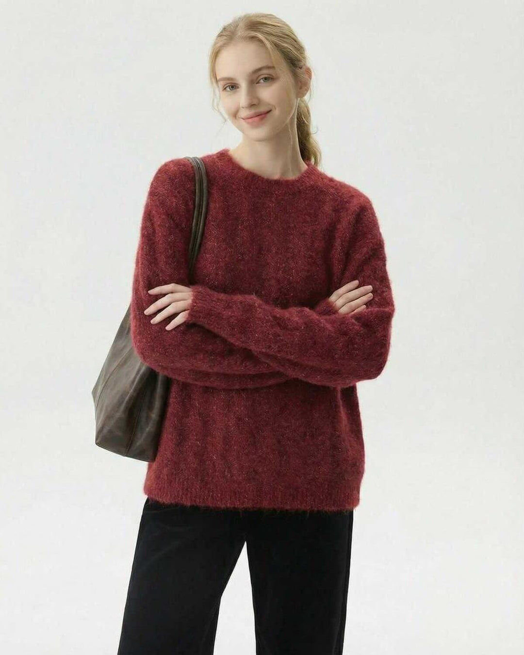 Suéter blanco Sienna para mujer, moda casual elegante, perfecto para un estilo moderno de invierno.