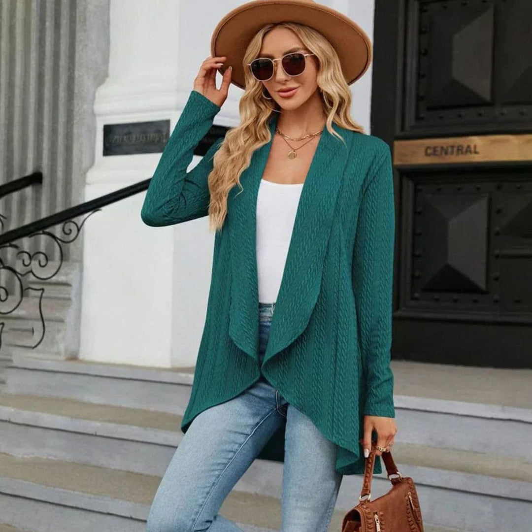 Cárdigan de moda para mujer, punto texturizado trenzado, abertura frontal. Estilo único.