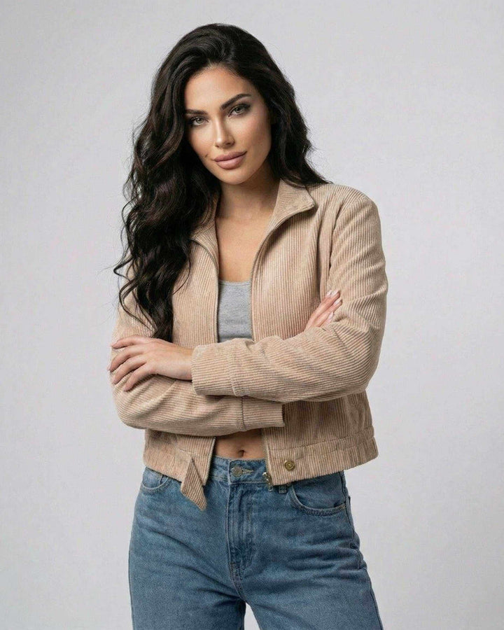 Chaqueta blanca para mujer con cremallera, estilo ajustado para moda casual y diaria elegante.