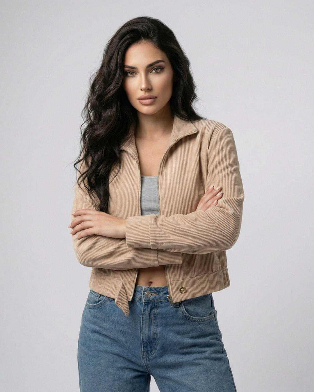 Ropa de mujer: Chaqueta blanca slim fit, cómoda y con estilo. Ideal para look casual y sofisticado.