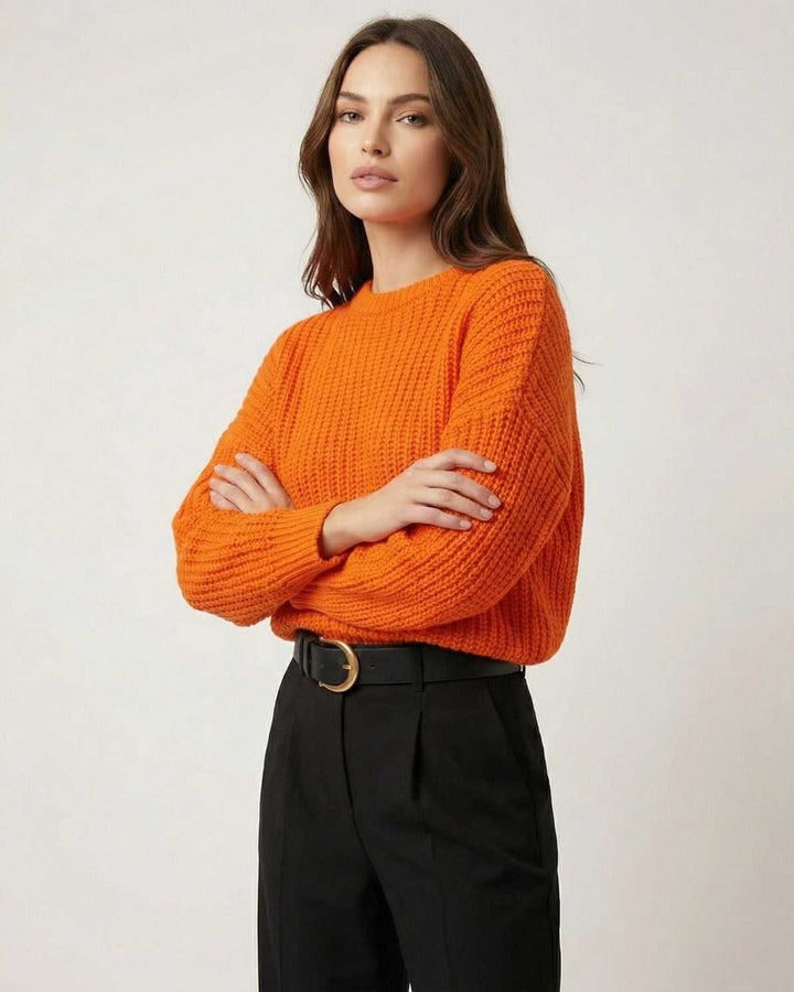 Pullover blanco de mujer, manga larga, elegante y casual. Perfecto para la temporada fría.