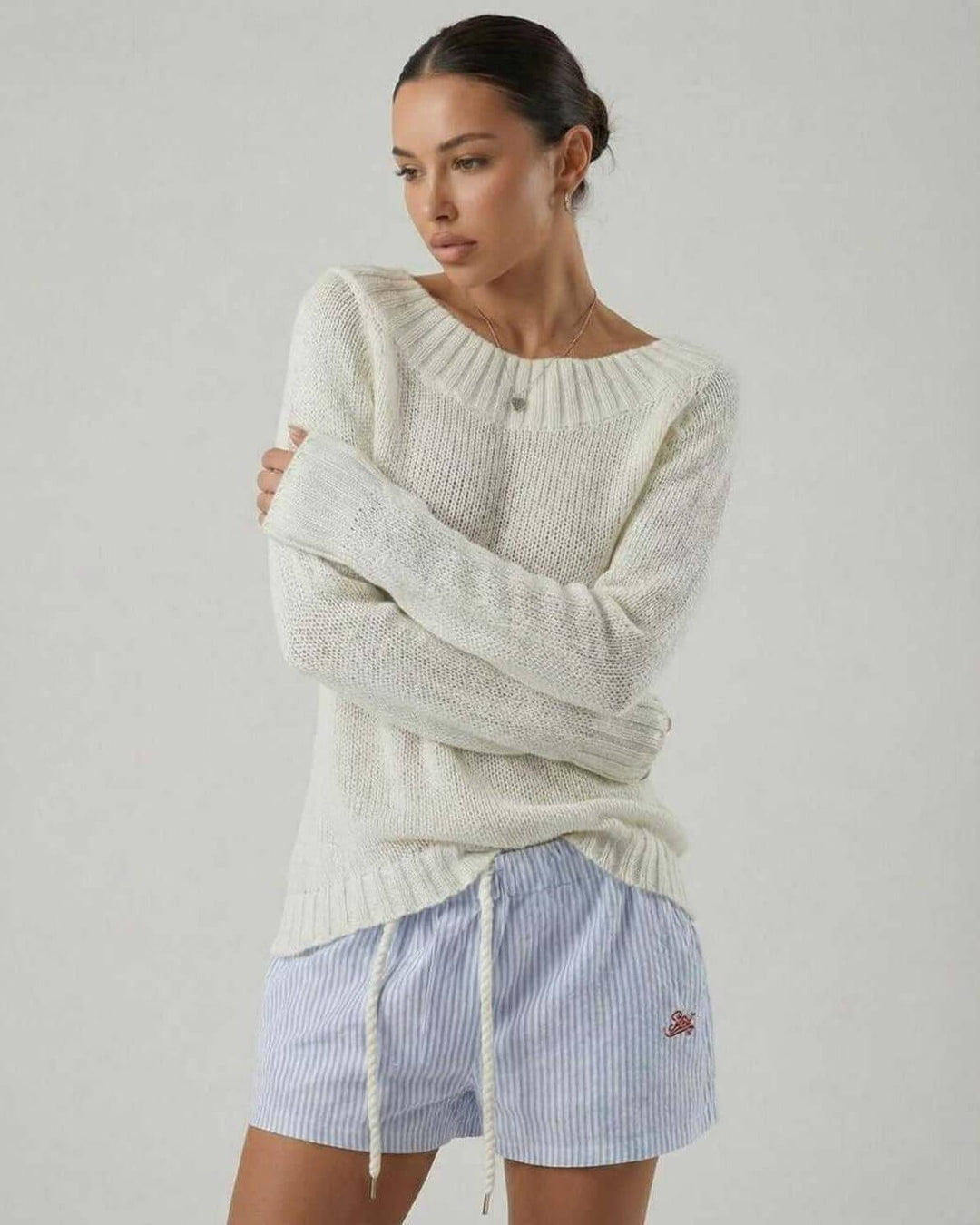 Suéter de cuello barco para mujer, manga larga. Ropa cómoda para moda otoño/invierno, estilo relajado y moderno.