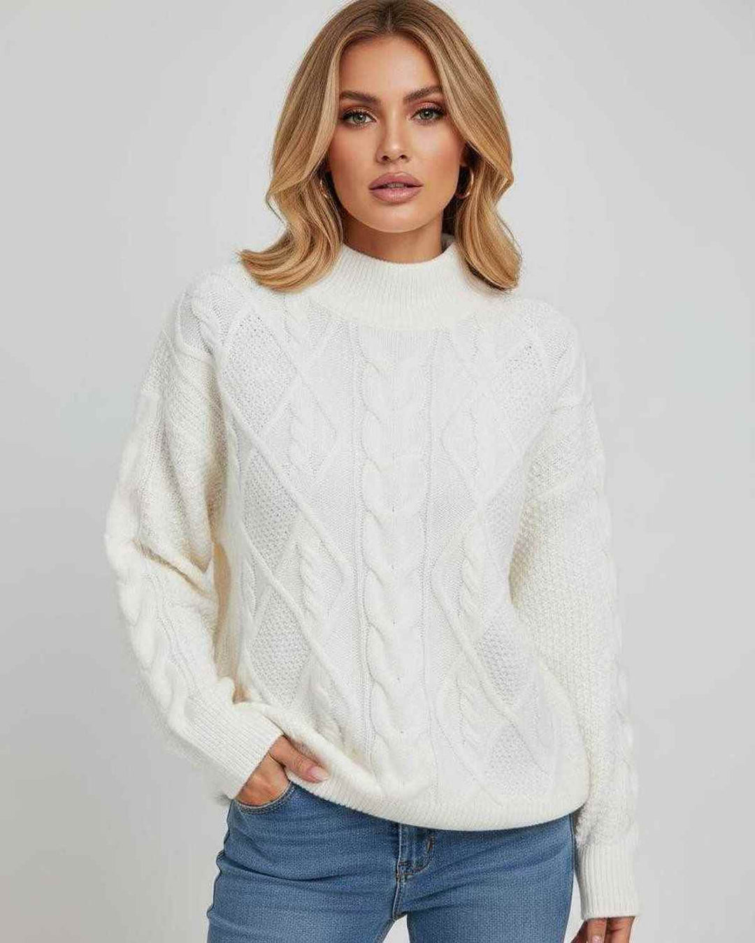 Suéter blanco oversized para mujer, manga larga, cuello redondo. Ideal para otoño e invierno, estilo acogedor.