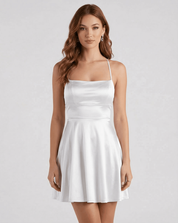 Vestido mini plateado elegante para mujer, perfecto para fiesta, cóctel y noche.