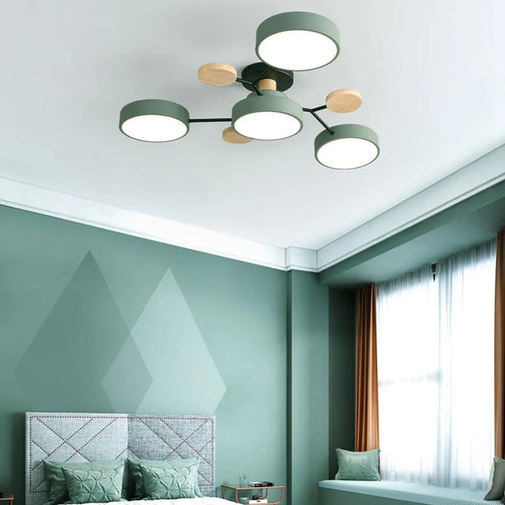 Luz de techo LED Halo, perfecta para crear una atmósfera cálida y luminosa.