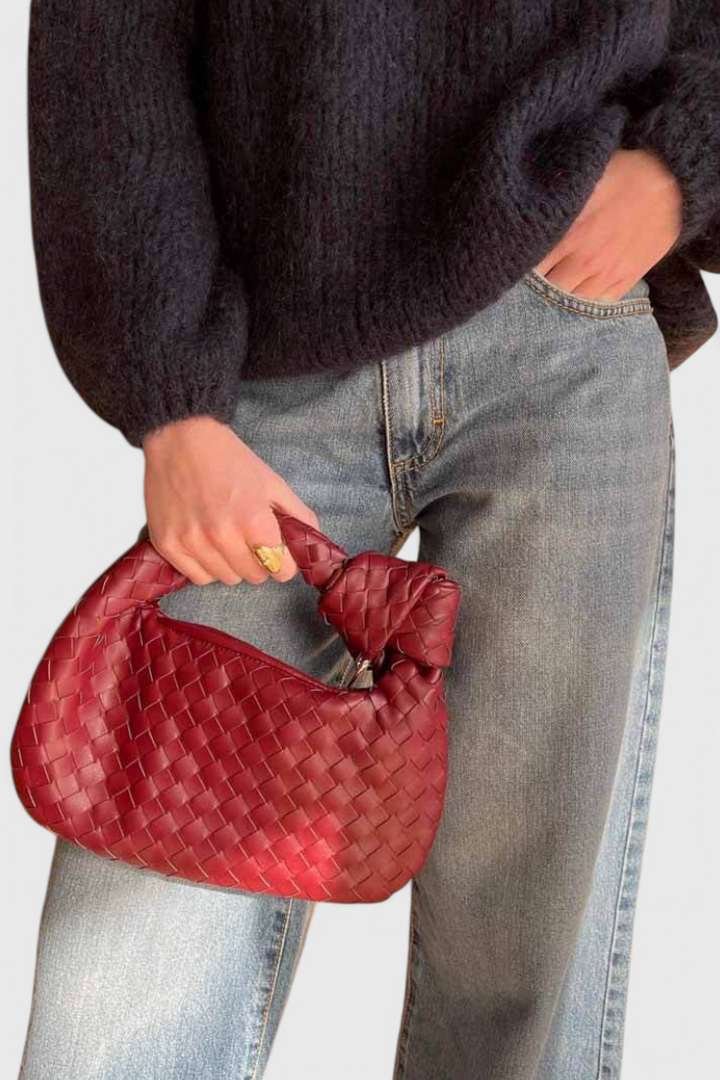Bolso satchel mini tejido de cuero vegano para mujer. Diseño compacto y elegante, ideal para diario.