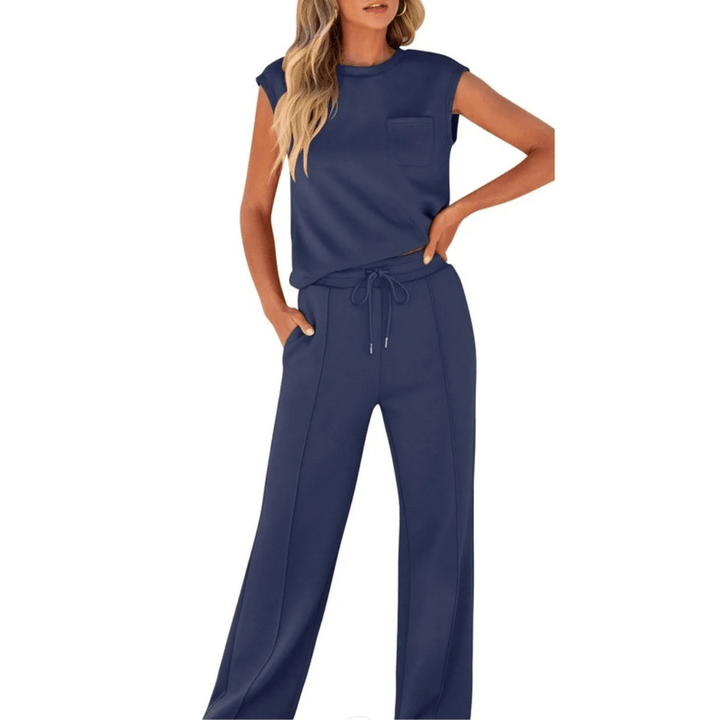 Conjunto deportivo chic para mujer. Atuendo de salón versátil, cómodo y relajado, para moda femenina actual.