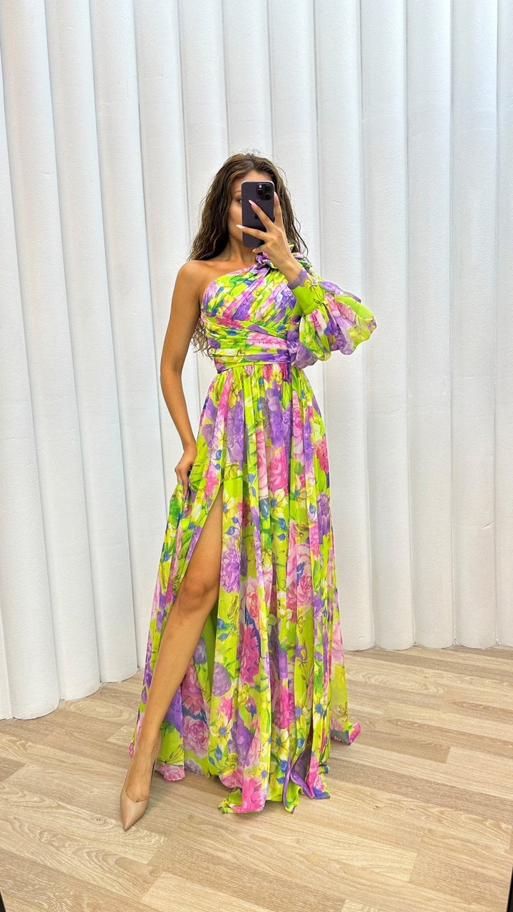 Vestido maxi elegante para mujer, estilo de fiesta. Tendencia de verano con hombros descubiertos y comodidad.