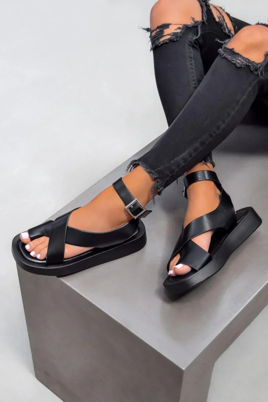 Sandalias de mujer Sofia con plataforma alta, diseño cruzado. Calzado de verano con estilo y gran comodidad para tus pies.