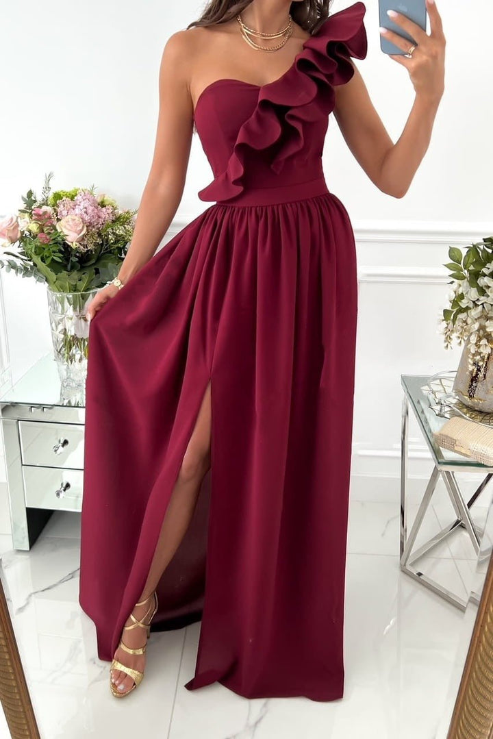 Vestido maxi elegante de mujer, estilo sofisticado y moderno para eventos de graduación o boda.