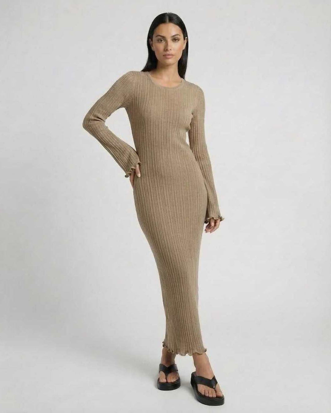 Vestido blanco maxi para mujer, ideal para estilo casual o formal. Comodidad y moda femenina en una prenda.