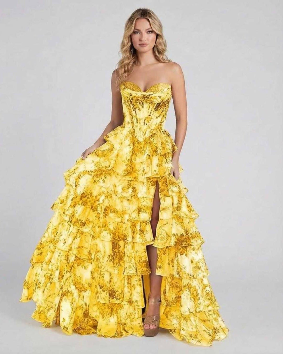 Elegante vestido maxi floral amarillo para mujer, perfecto para invitadas de boda y graduación.