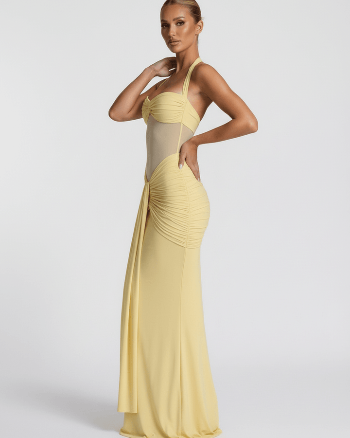 Vestido blanco sin mangas, corte maxi halter. Silueta sirena para mujer, elegante y perfecto para fiestas.