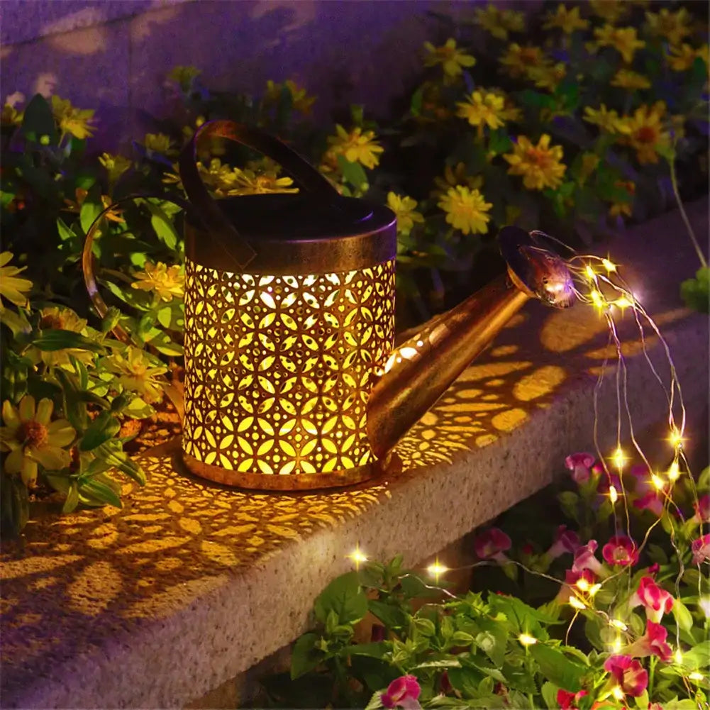 Regadera decorativa con energía solar, luces LED para un toque mágico en tu espacio exterior.
