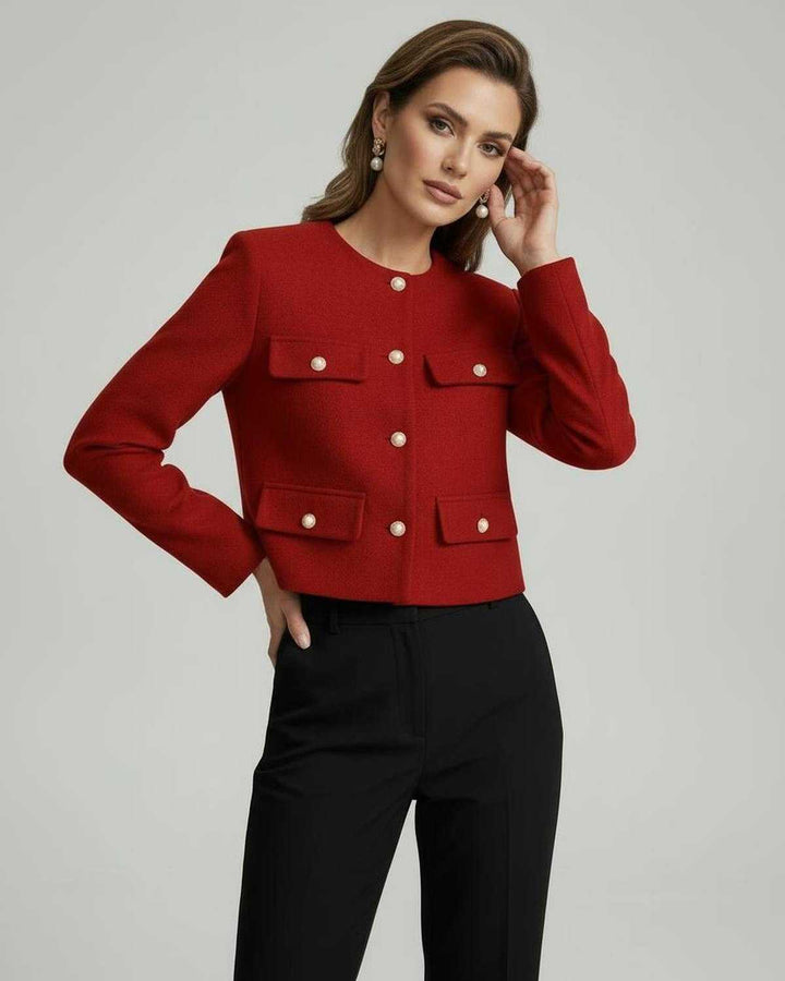 Chaqueta corta roja Soleil de moda femenina, corte moderno y vibrante, ideal para un estilo elegante.
