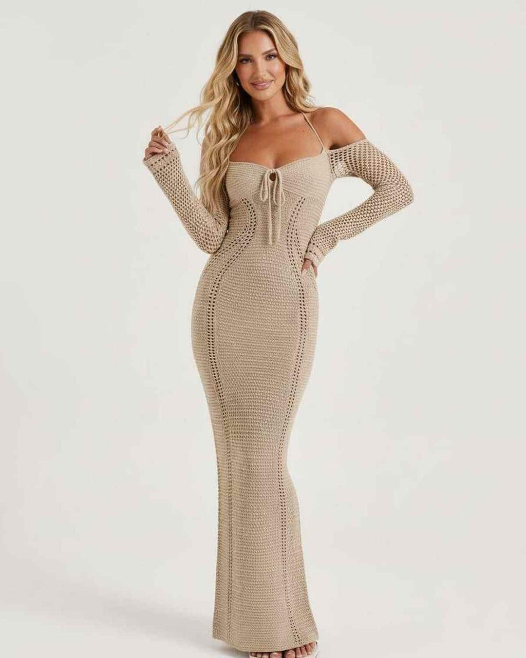 Vestido largo de invitada, con espalda descubierta y lazo ajustable, ideal para fiesta o cena elegante.