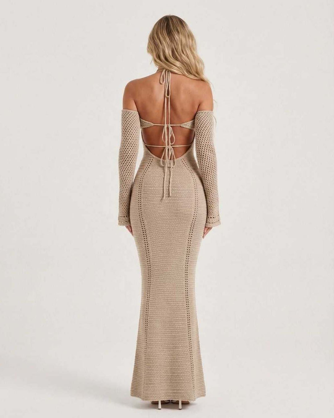 Vestido de noche largo para mujer con escote halter y espalda abierta, perfecto para invitada de boda.
