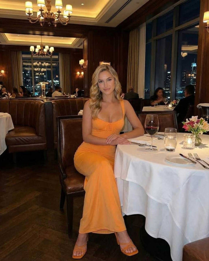 Atractivo vestido maxi naranja para mujer, ajustado, con encaje, estilo fiesta elegante.