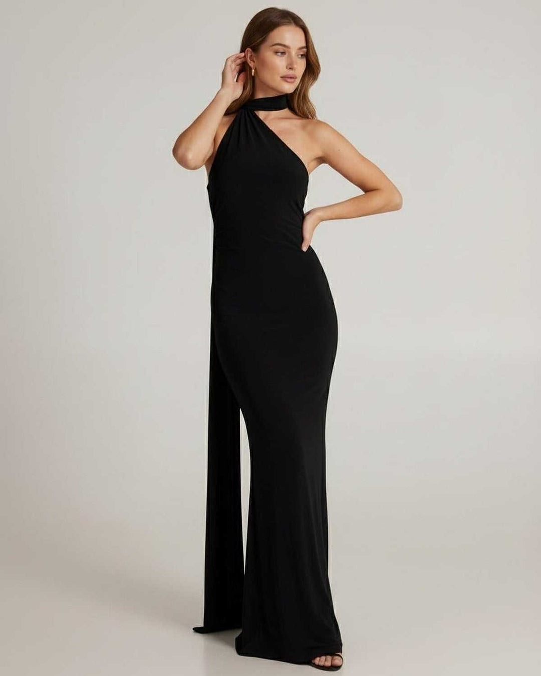 Vestido formal maxi Solene negro para mujer. Ideal para eventos de noche, cenas elegantes y bodas.