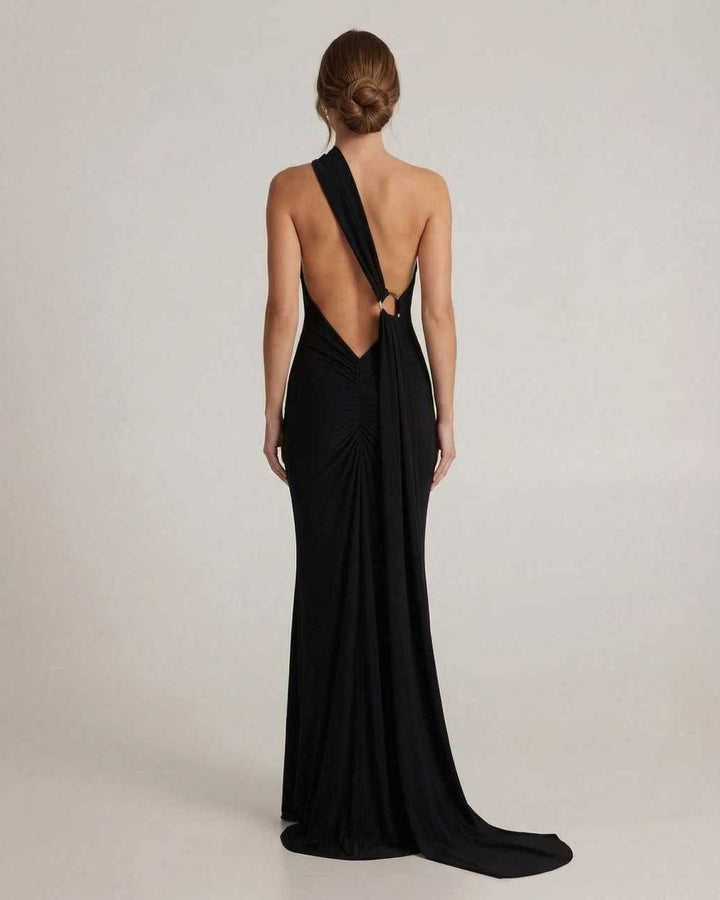 Elegante vestido maxi negro Solene para mujer. Estilo versátil para fiesta, coctel y ocasiones especiales.