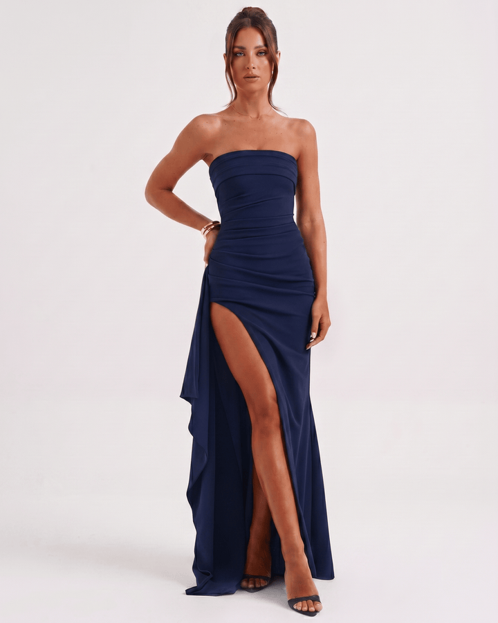 Maxi vestido ajustado asimétrico, elegancia contemporánea para fiestas.