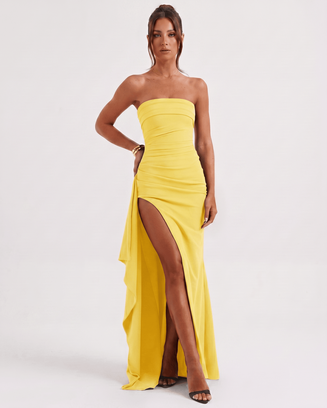 Vestido maxi asimétrico de mujer, elegancia sin esfuerzo para noche y fiesta.