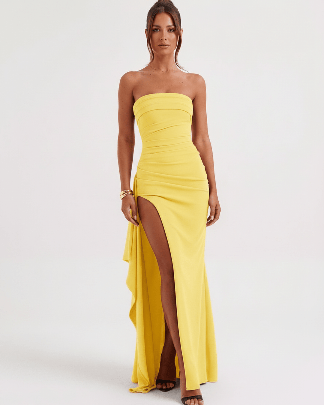 Vestido de fiesta asimétrico para mujer, estilo bandeau elegante y fluido.