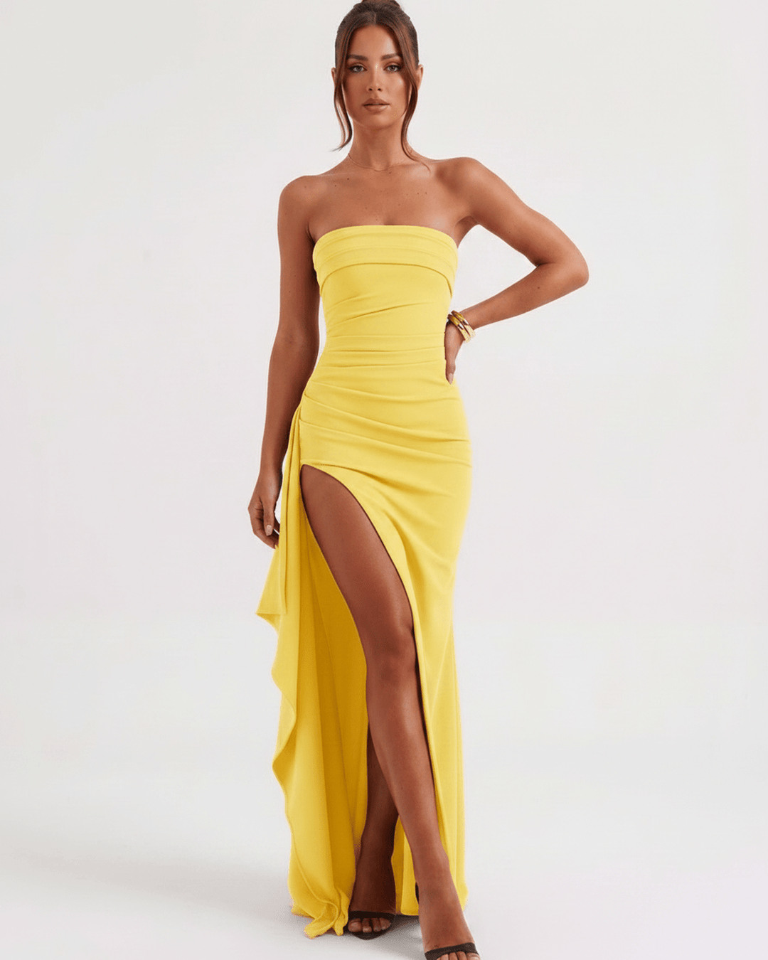 Elegante vestido largo asimétrico para mujer, perfecto para invitada de boda.