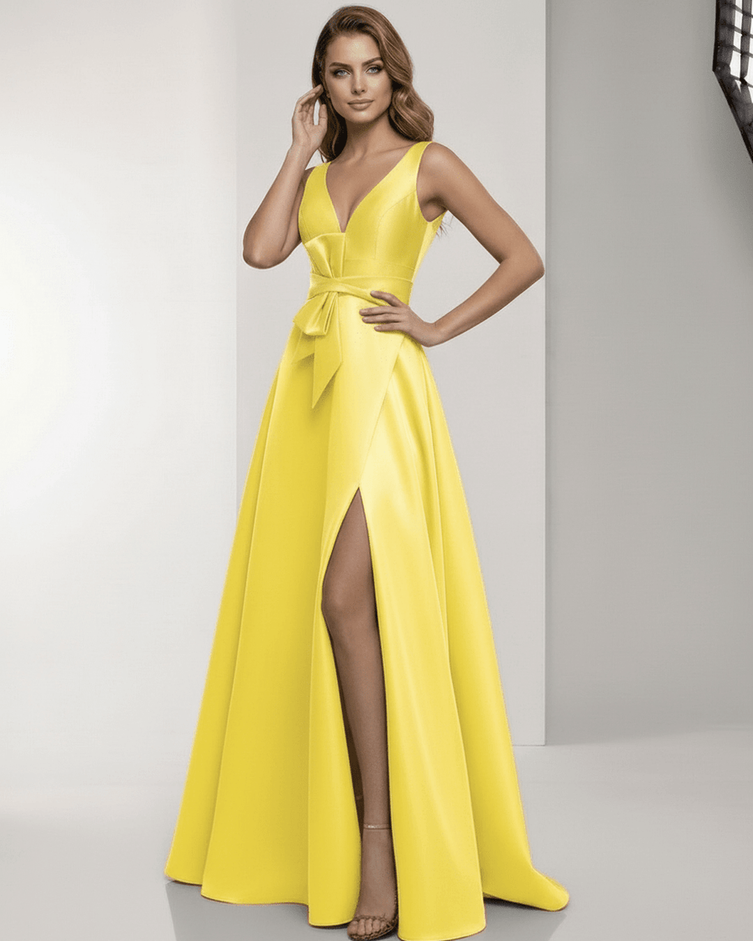 Vestido maxi blanco de fiesta para mujer, con escote en V pronunciado y detalle de lazo.