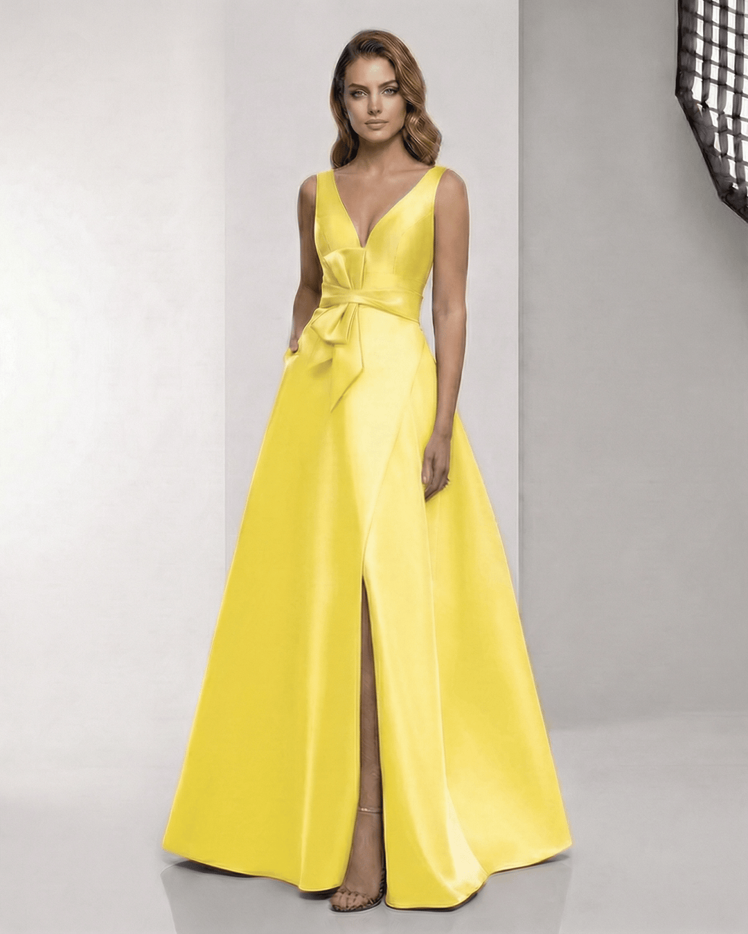 Vestido maxi blanco elegante para mujer con escote en V, ideal para invitada de boda.