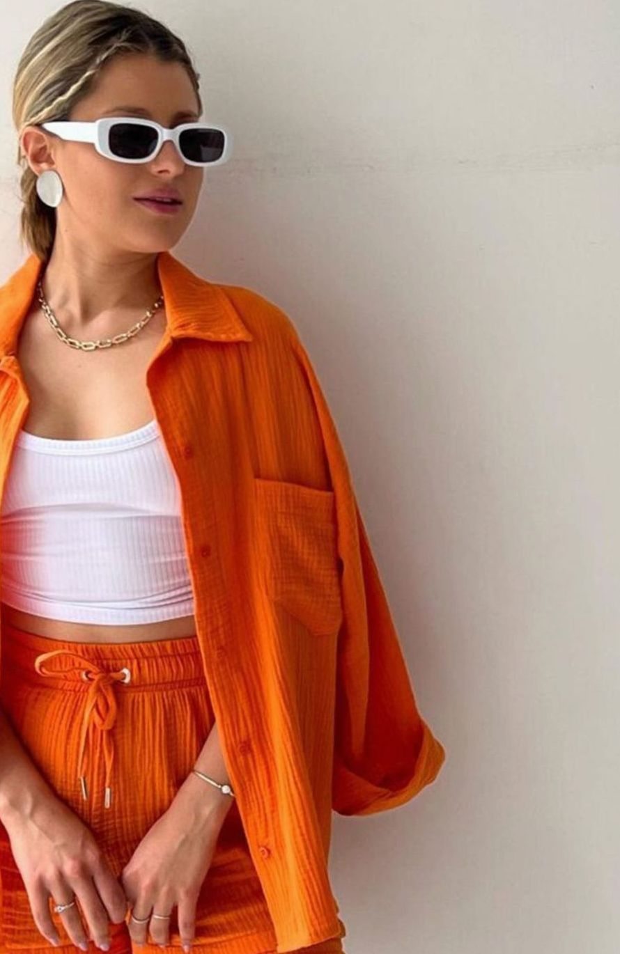 Ropa de verano: conjunto de dos piezas oversize para mujer, camisa y shorts cómodos para la playa.